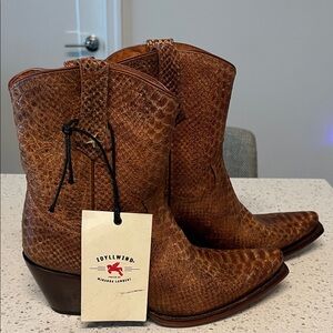 NWT Idyllwind Brown Snakeskin Western Short Cowboy Boots